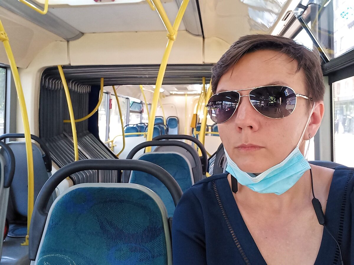 Это я еду в пустом автобусе. Так тоже бывает)