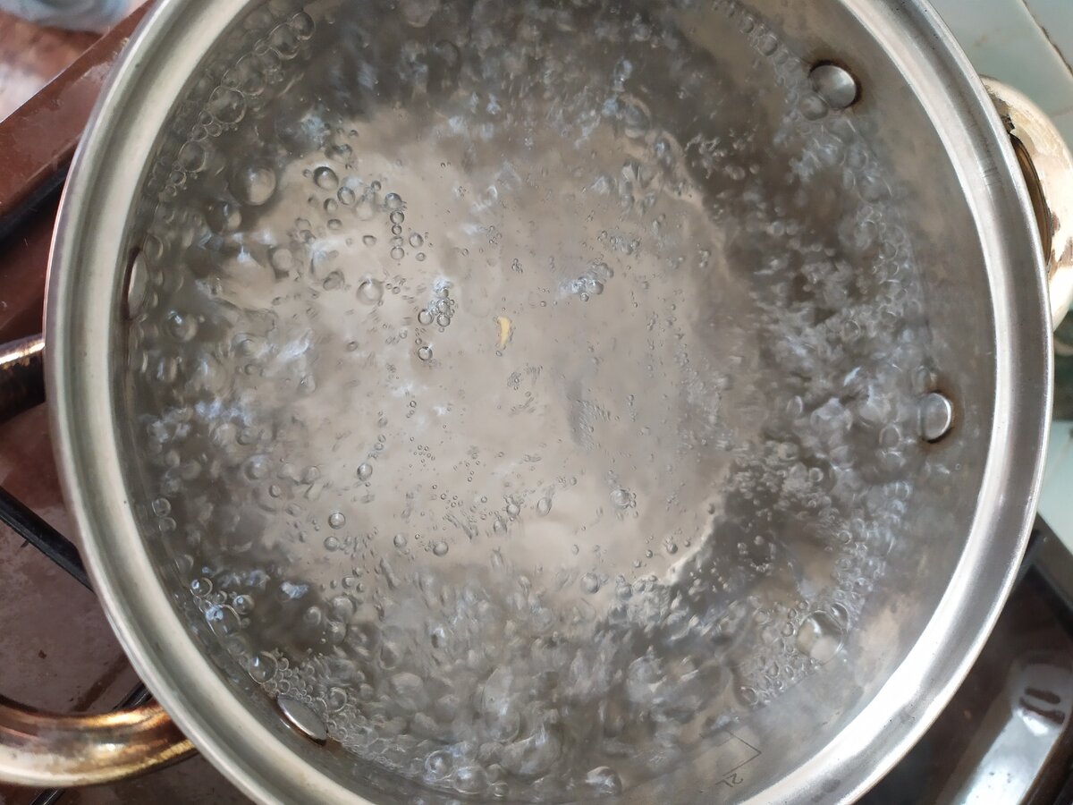Вода подсолена и закипела
