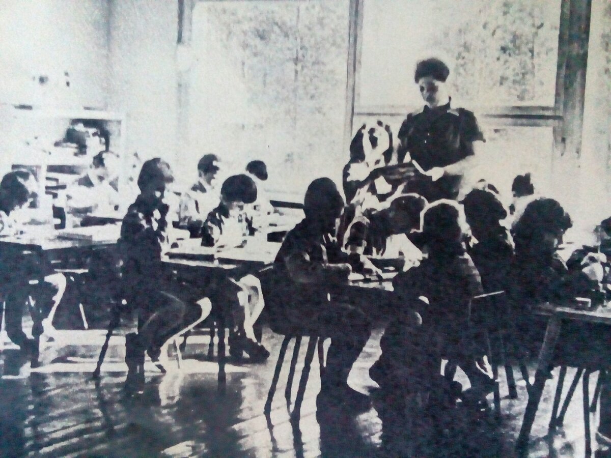 Советский детский сад. Журнал "Огонек"  1960 Октябрь №40.