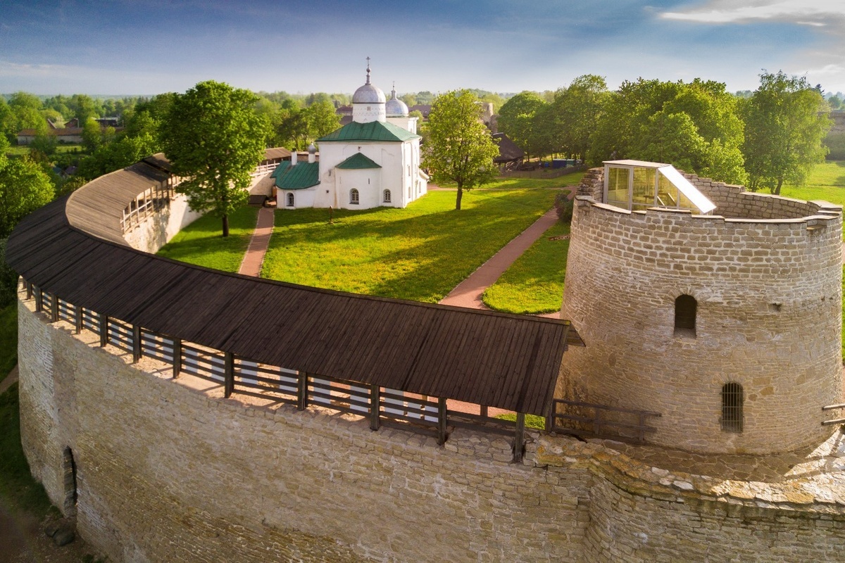 Изборская крепость