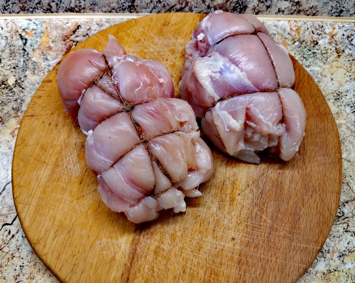 Перевязать половинки шпагатом