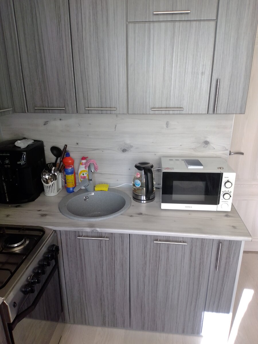 Не хотелось ни яркого, ни светлого цвета. Остановились на оттенках серого.