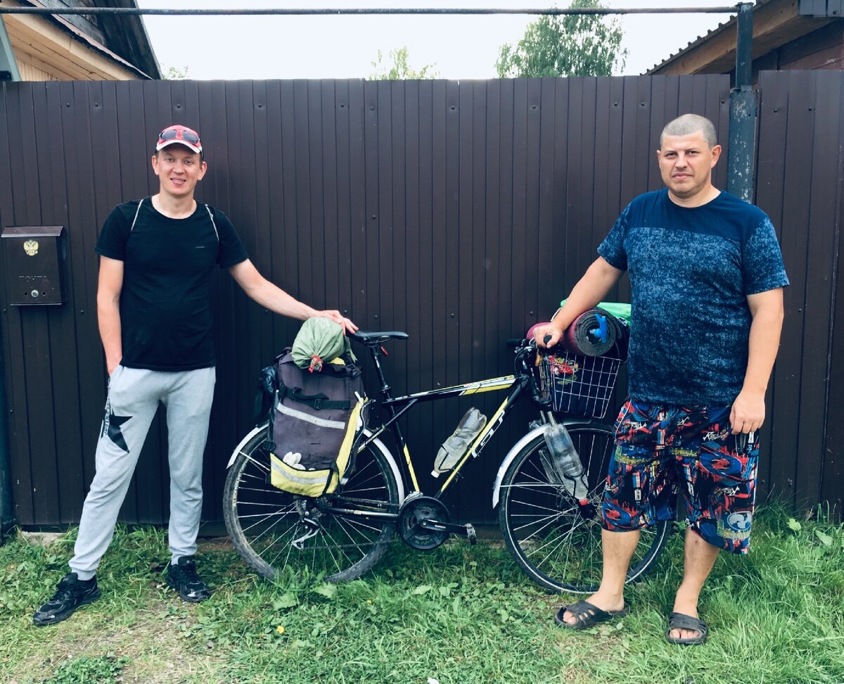 Автор слева, Миша - справа.