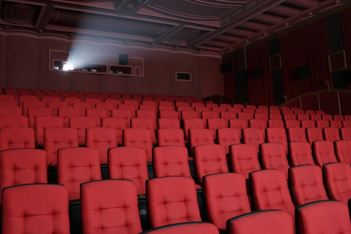 Пустой кинозал...