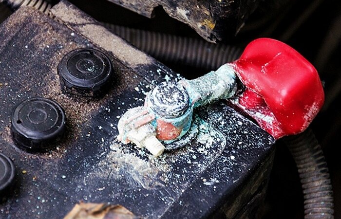 Почему важно знать, в каком случае окисляется клемма АКБ «плюс», а в каком - «минус»