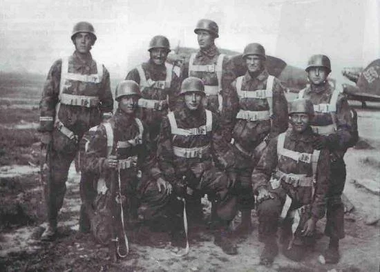 500-й парашютно-десантный батальон СС (500. SS-Fallschirmjgärbatallion; затем переформирован в 600-й пдб СС) . Взято из интернет-ресурса.