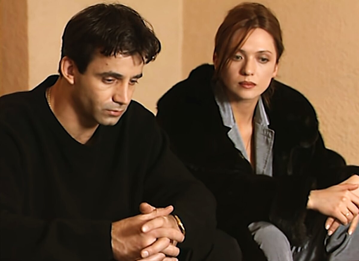 Сергей Челищев и Катя Званцева. Кадр из сериала "Бандитский Петербург".