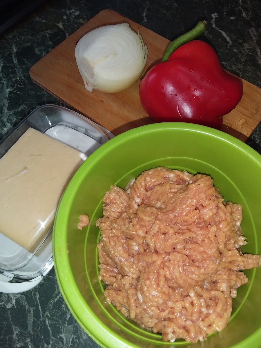Фарш я прокручивала уже с паприкой 🌶