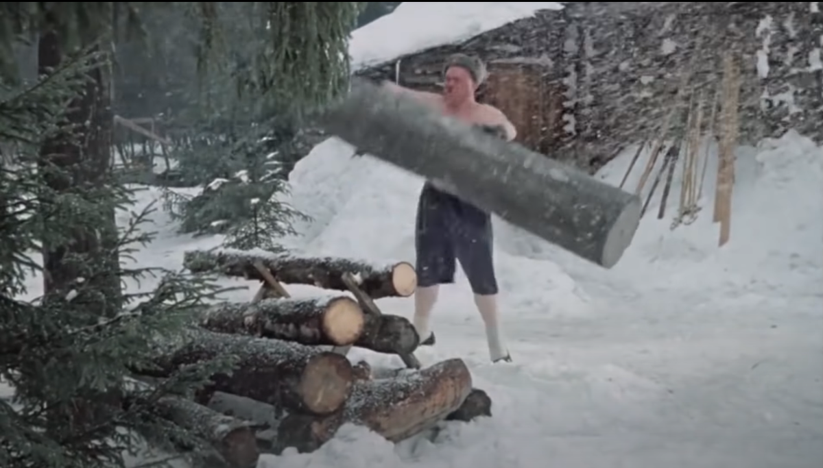 Кадры из фильма "Самогонщики"