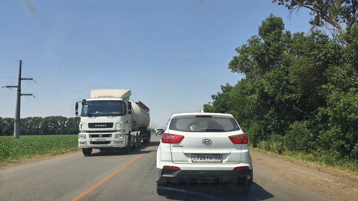 Кстати, не советую объезжать Краснодар: лучше постоять в пробке на въезде, чем петлять по плохим дорогам и тоже стоять в пробках