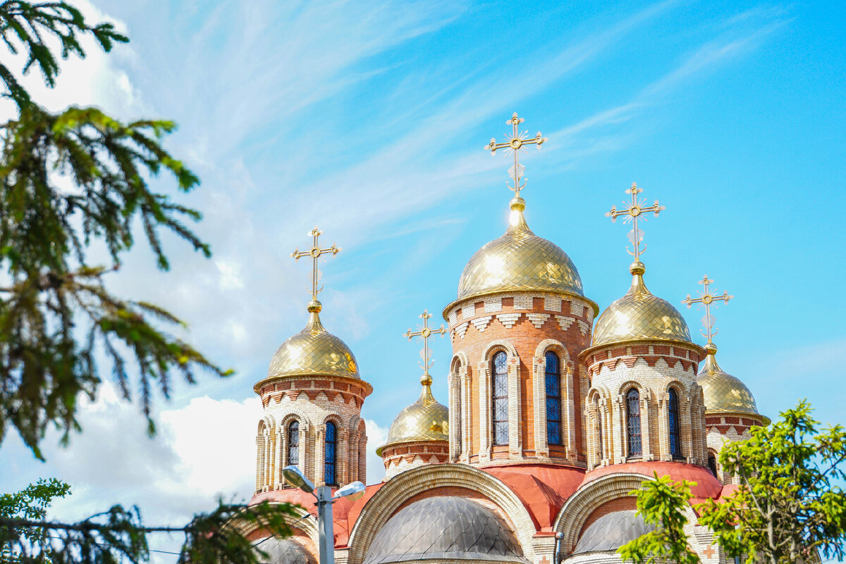 Архиерейское богослужение в соборе Всех святых, в земле Российской просиявших