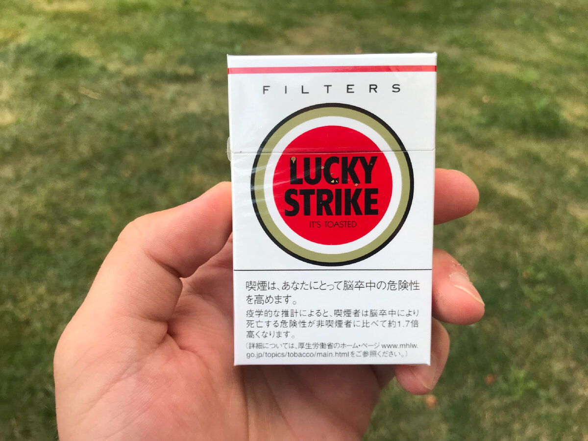 Сигареты лаки страйк красный. Лаки страйк. Лаки страйк сигареты. Lucky Strike Япония. Лаки страйк красный.