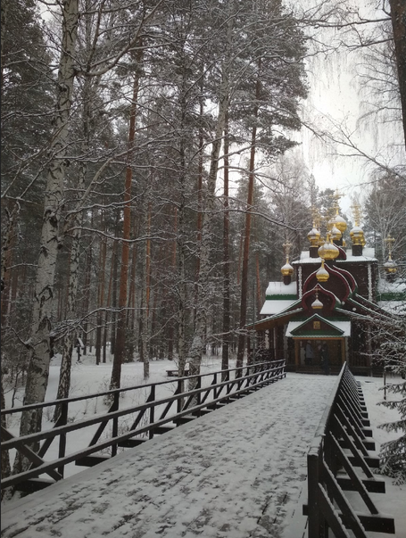 Самый первый храм монастыря. Заложен 1 октября 2000 года и уже 27  декабря того же года освящен. Главная святыня храма – крест-мощевик. 