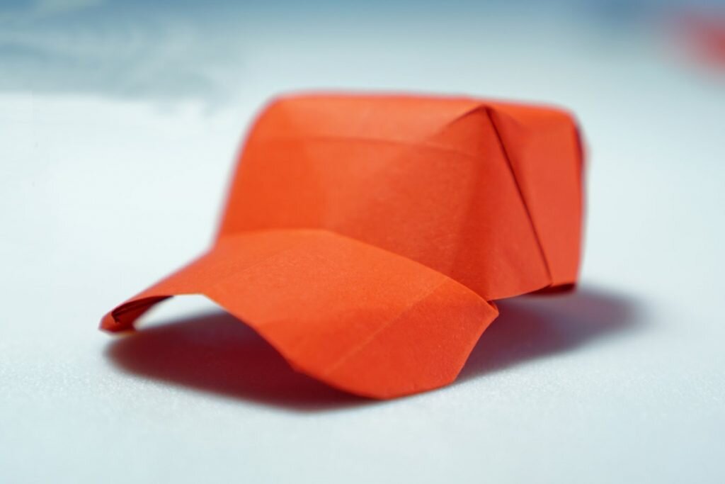 Шапка из газеты - схема оригами