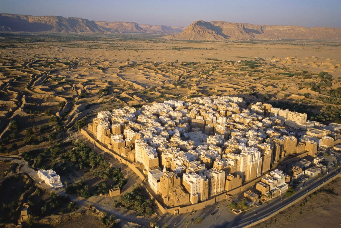 Desert town. Шибам Хадрамаут. Шибам Йемен. Город Шибам в Йемене. Древний город Шибам.