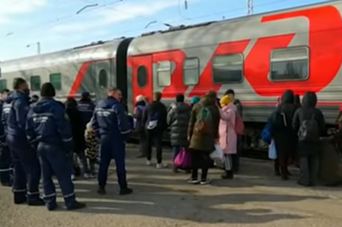 Беженцы садились в поезд и даже не знали в каком направлении отправляется состав.