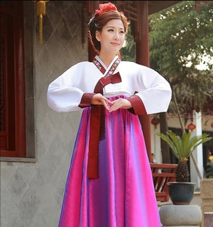 Кореянка в национальном костюме, из интернета.