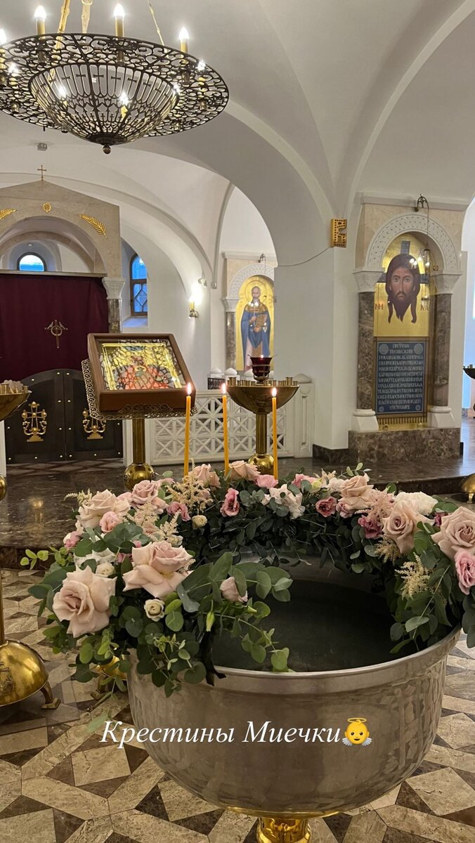    Мишель Серова крестила дочьСоцсети Мишель Серовой