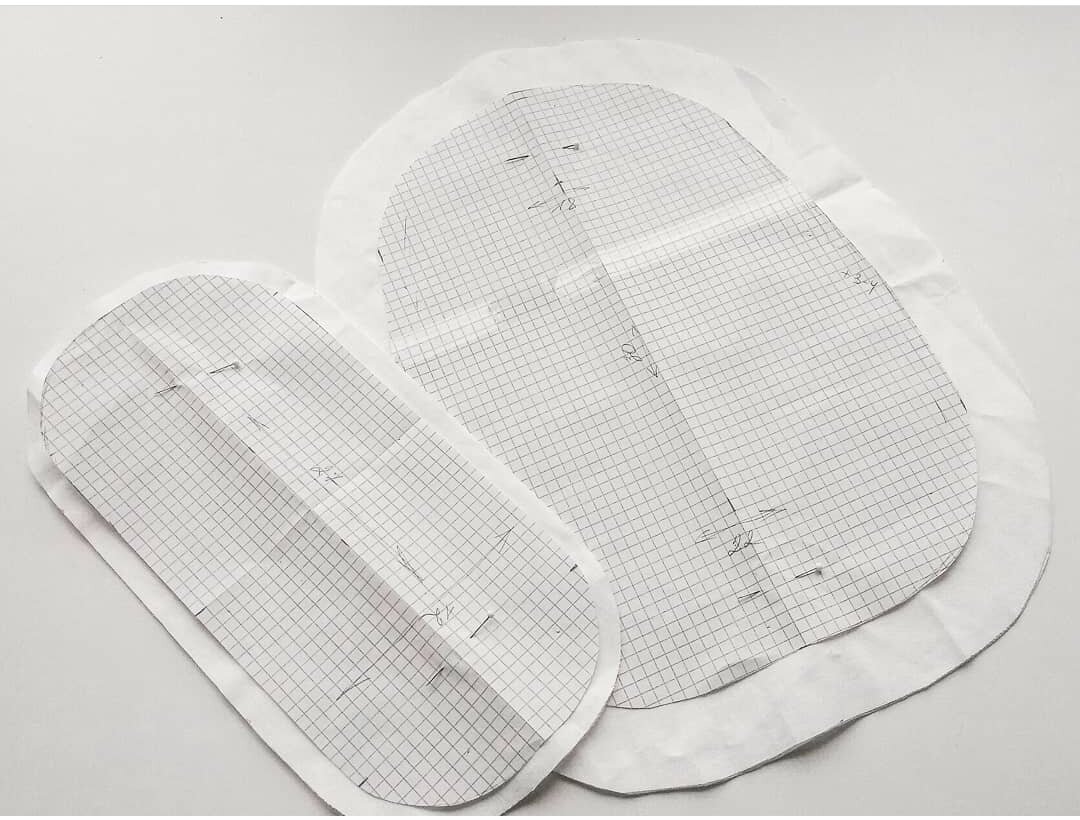 Маленькая подушка - 27*12 + 1 см на припуски; большая - 21 и 25 в ширину и 33 см в длину + 1 см на припуски