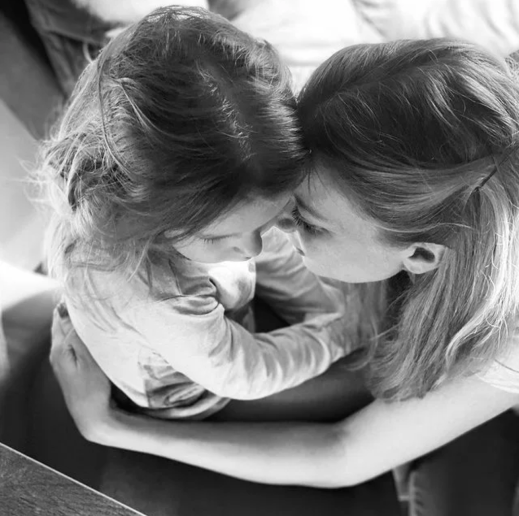 Мамины руки спасали всегда. От любой боли