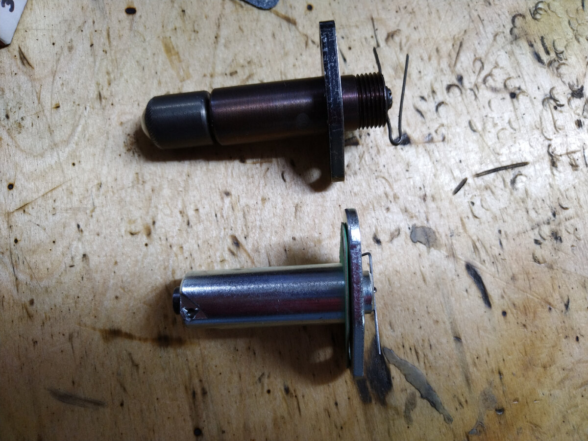 Бонтрейд вверху, внизу пилот