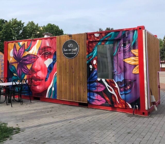 Готовый арт-объект в пространстве города. 