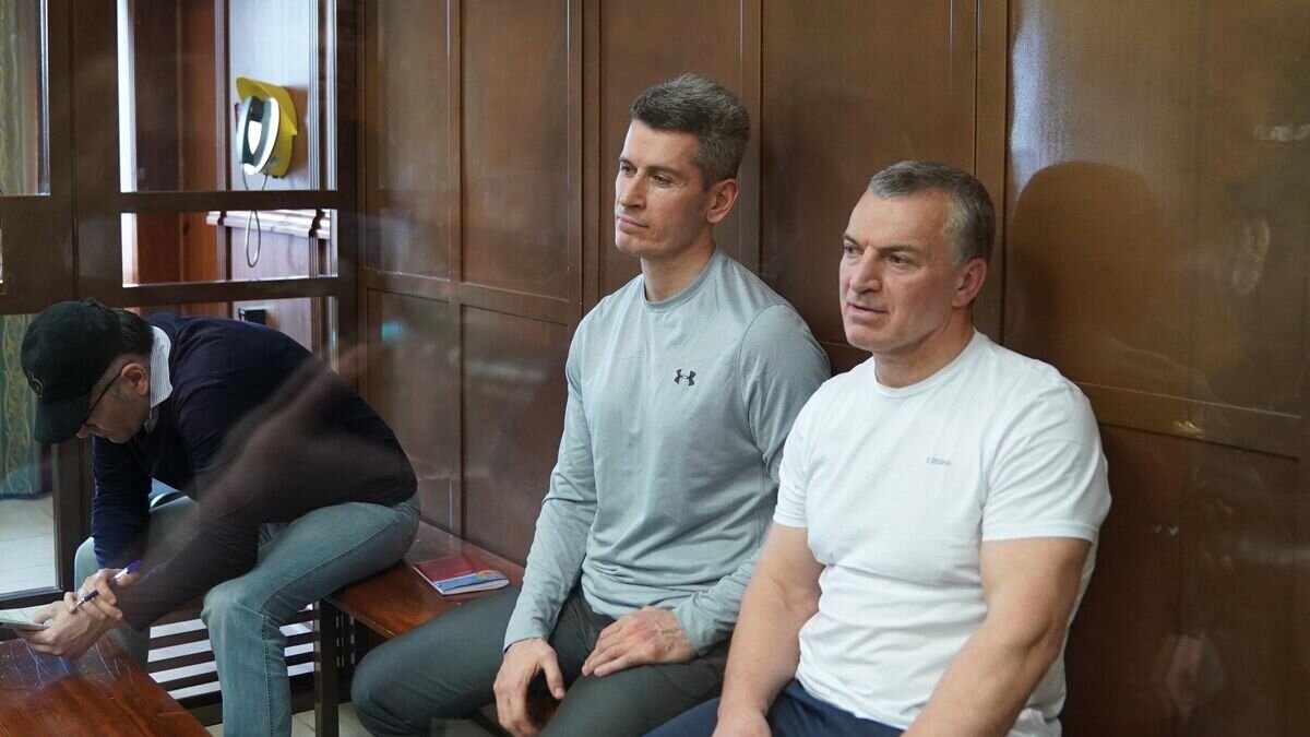    Совладельцы группы "Сумма" Зиявудин Магомедов и его брат Магомед Магомедов в Мосгорсуде© РИА Новости / Владимир Песня
