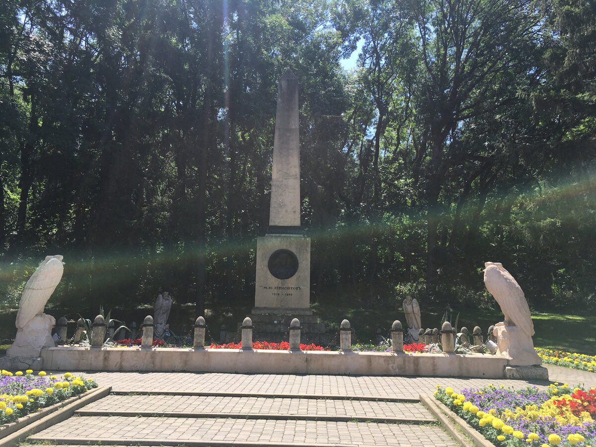 Обелиск на месте дуэли Лермонтова и Мартынова