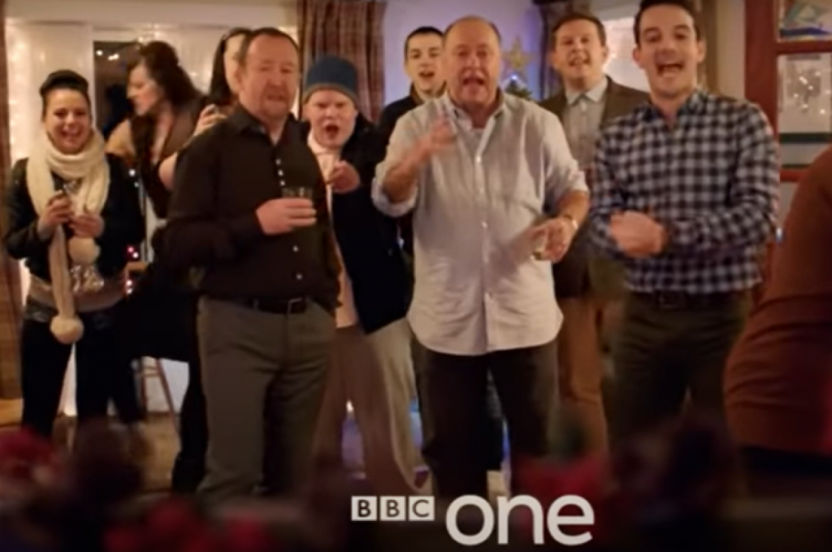    Создатель комедии «По-соседски» Саймон Карлайл умер в возрасте 48 лет