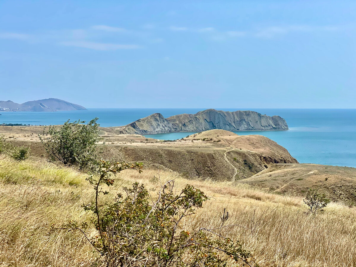 Пляж в Крыму, который покорил: Тихая бухта Коктебель. Цены, кемпинг |  Апполинария Гордиенко | Дзен