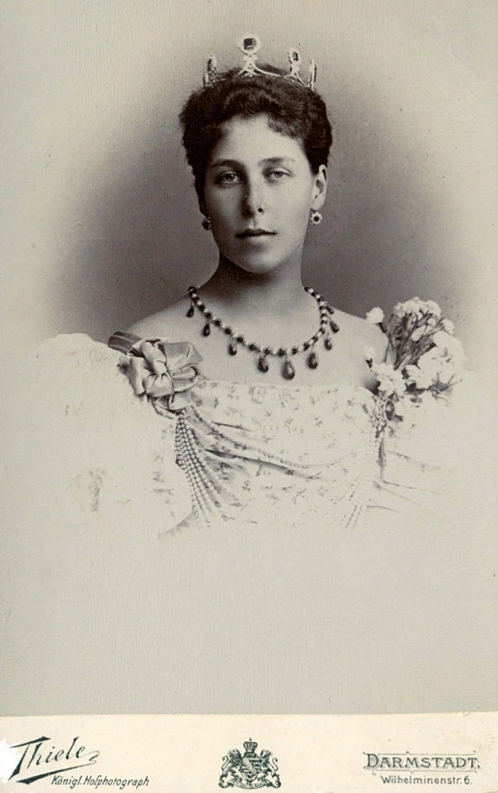 Виктория Мелита в изумрудной тиаре, 1894г., фото из открытых источников