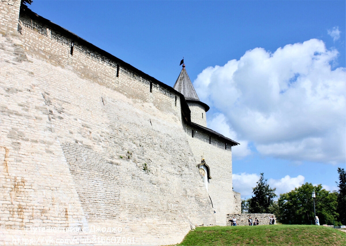 Стена Довмонтова города