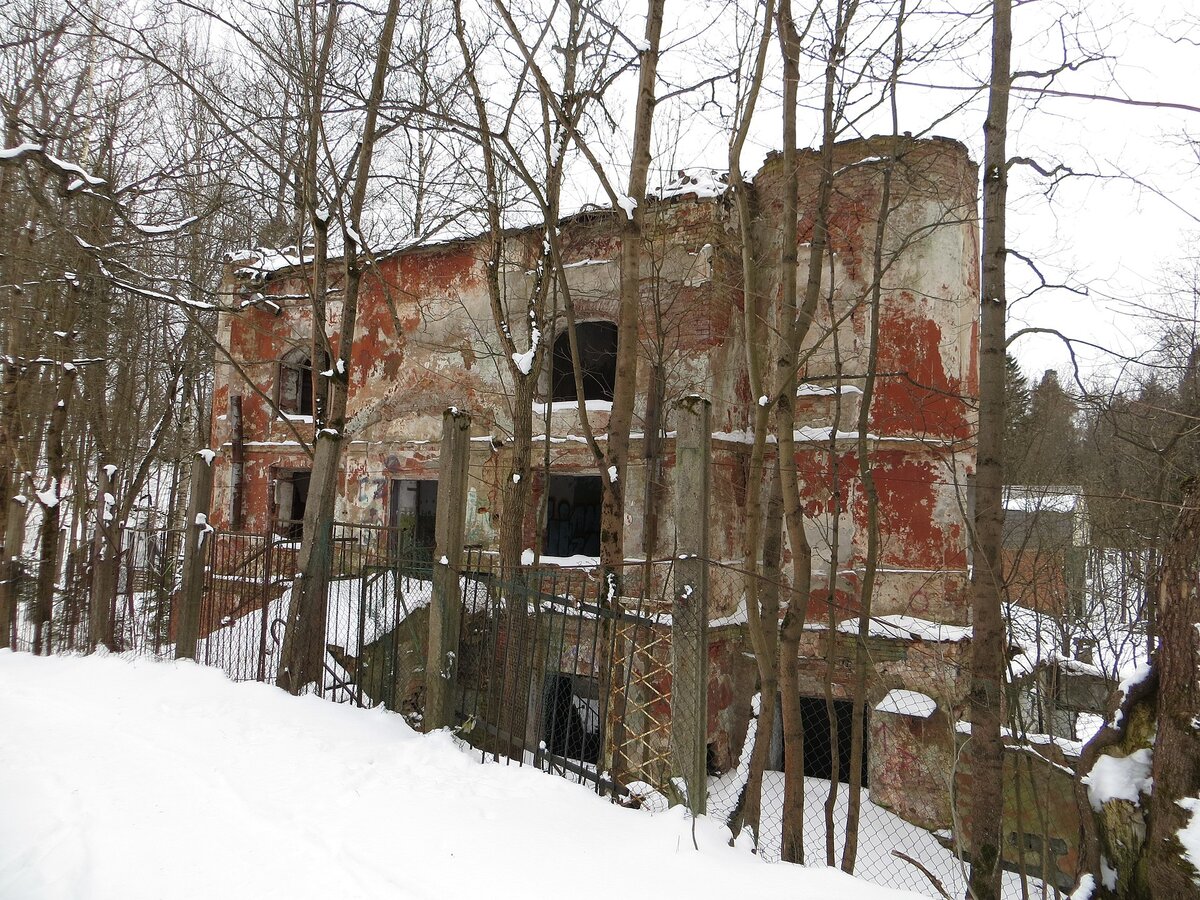 Красный замок во Всеволожске. Для чего было нужно это сооружение? Почему  его стали называть 