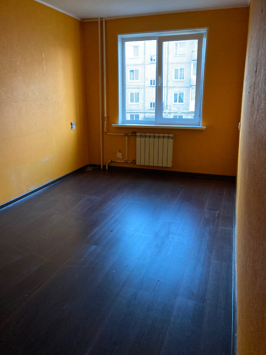 Наконец освобождённая от барахла комната. Мишутка тут жил маленьким.