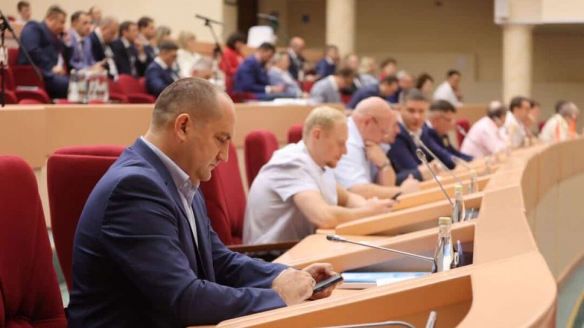    Калинин: на увеличение оплаты труда бюджетников направлено 865 млнНовости Саратова и области – Сетевое издание «Репортер64»