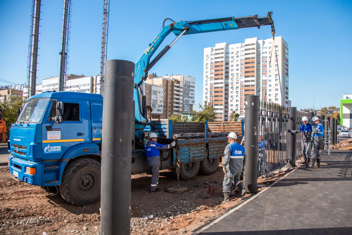    Газодобытчики ведут работы по монтажу ограждения храма Пимена Угрешского в Оренбурге Кристина Просвиркина