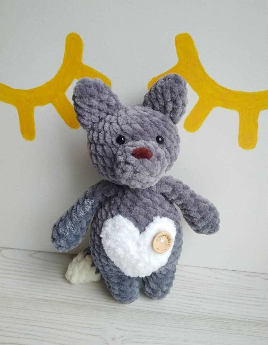 Волк с ввязанными лапками, фото подписано автором