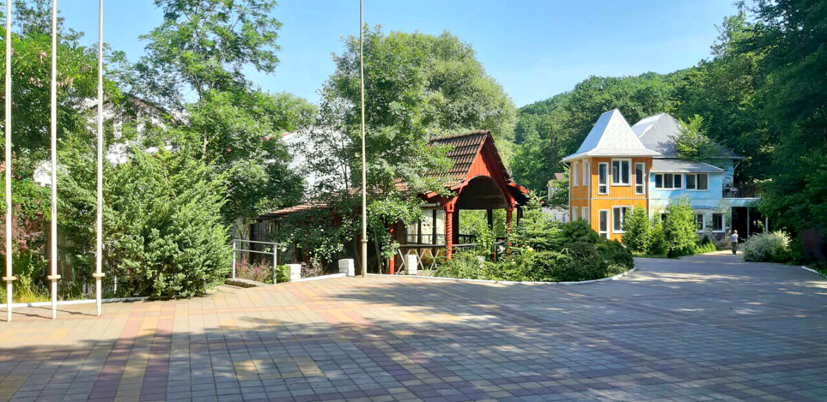 Всё, что есть на всех фото создано руками учеников 