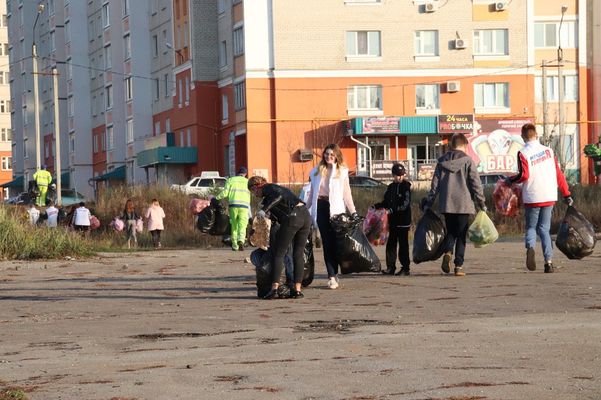 "Молодая Гвардия" проводит экологическую акцию в районе автодрома «ДОСААФ», АЛРОСА