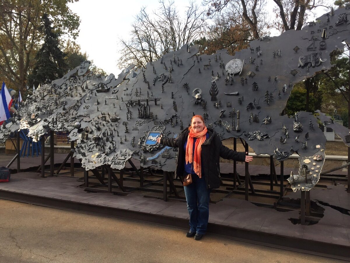 Вот такая грандиозная карта-часы теперь есть в парке Тренева в Симферополе.