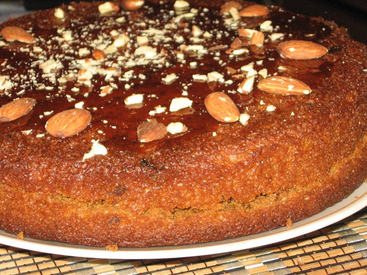 С миндалём. 