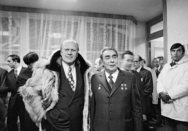 Президент США Джеральд Форд и Генеральный секретарь ЦК КПСС Леонид Брежнев. Россия,Владивосток, 1974