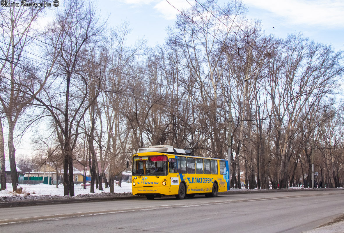 Троллейбус ВЗТМ-5284 следует по маршруту 3а. Фото: Максим Фандюшин