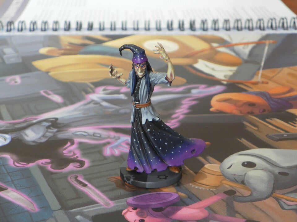 Кошмарий собственной зловещей персоной. Автор покраса фигурки — Антон Суслов.