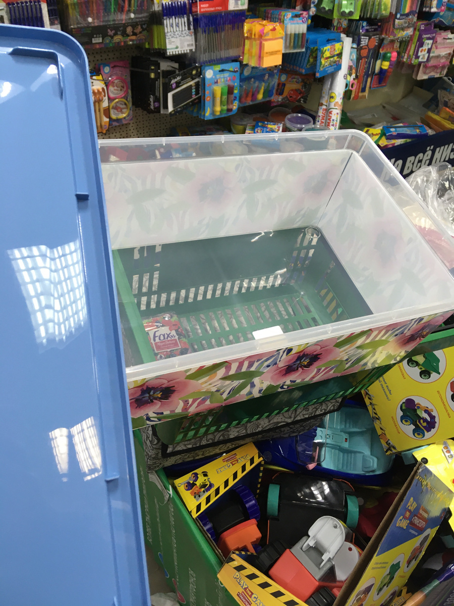 Вот такой контейнер на 10 литров мне встретился за 199 руб.