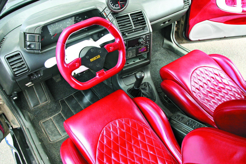 Купить б/у Lada (ВАЗ) 2112 1998-2009 1.5 MT (94 л.с.) бензин механика в Суровики