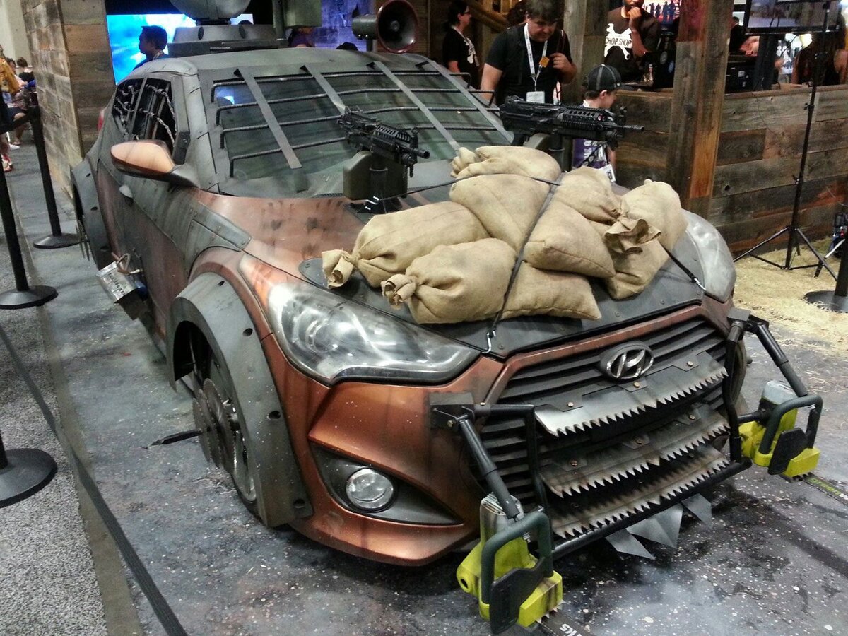 Включи зомби апокалипсис машина. Hyundai зомби апокалипсис. Hyundai Zombie Survival Machine. Автомобили апокалипсиса. Машина для зомбиапокалепсиса.