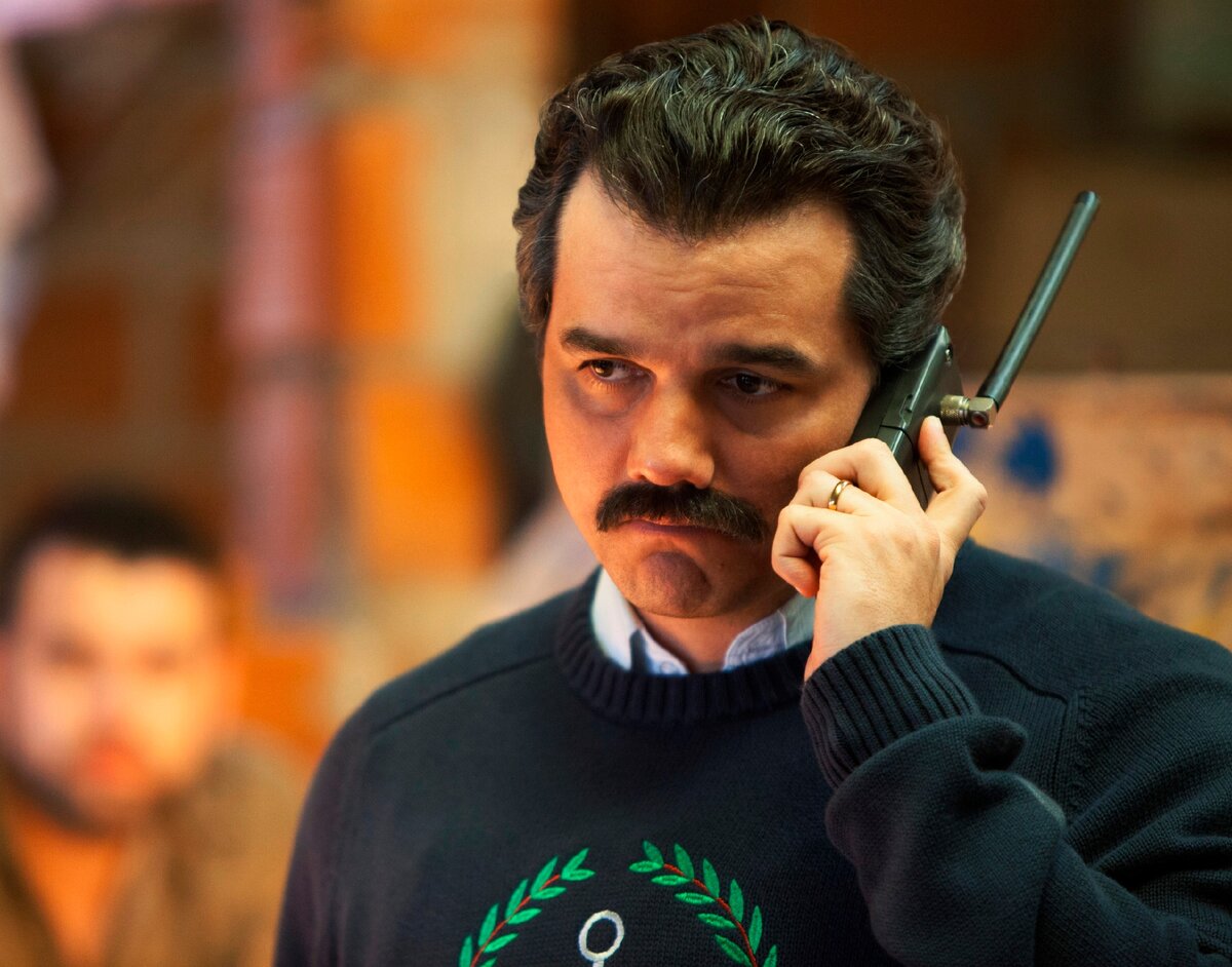 Вагнер Моура в роли Пабло Эскобара , "Барыги", 2015-2017 гг.