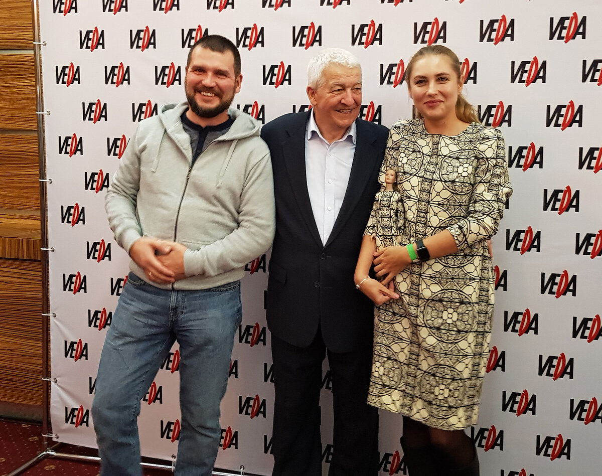 С мужем на тренинге Алана Пиза. Загадка из журнала "Мурзилка" - Сколько кукол спряталось на фотографии?