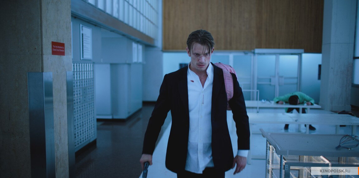 Ковач истребляющий врагов с розовым ранцем за спиной - это сильно!